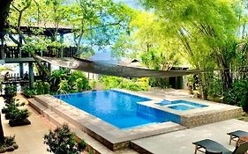 The Henry Resort Taramindu Laiya